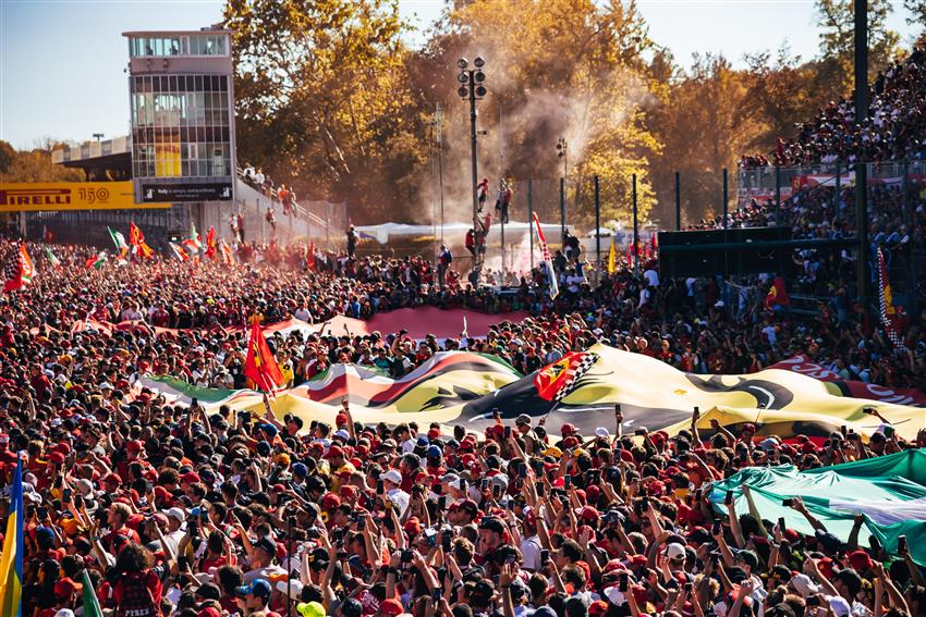 Monza f1 race fans